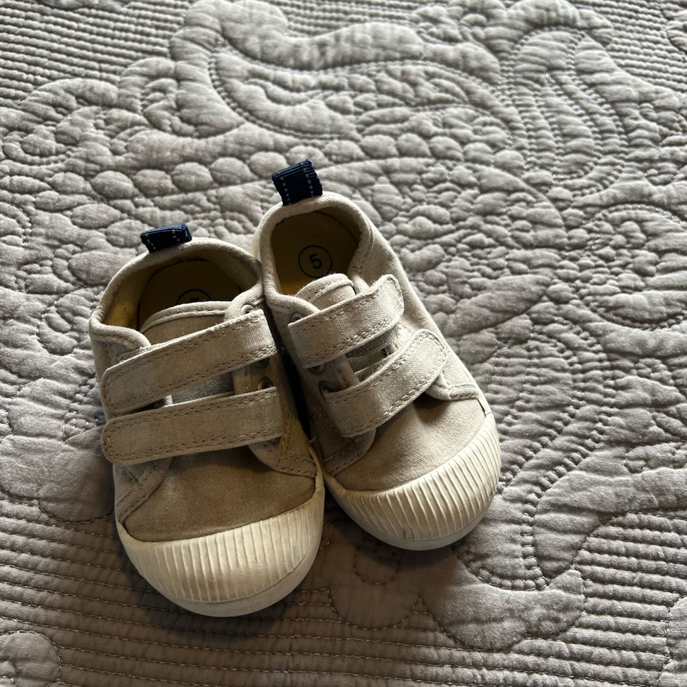 Cat & Jack Canvas Tennis Size 5 grey/taupe